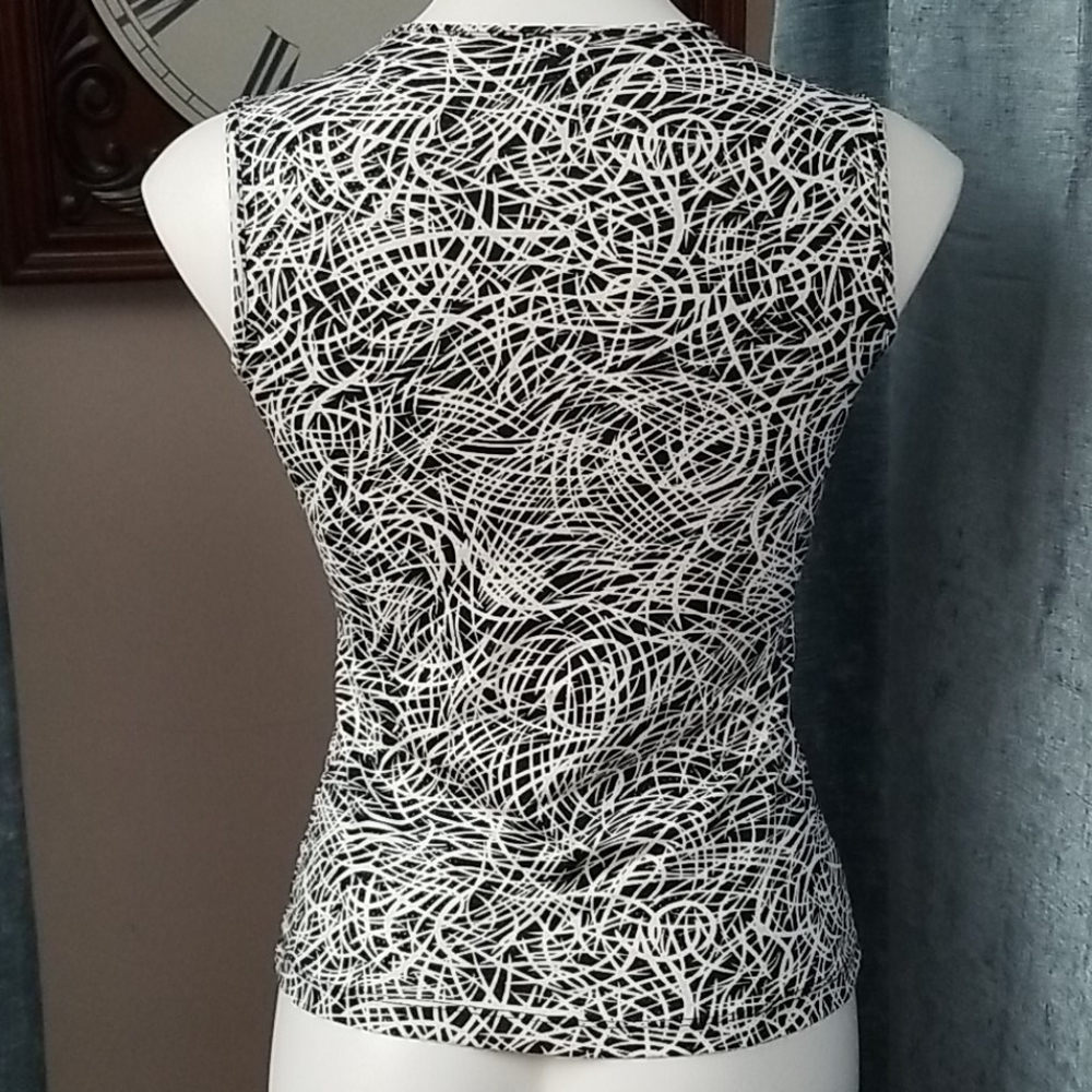 The Limited Sleevless Sparkle Top in Small - Picture 3 of 7